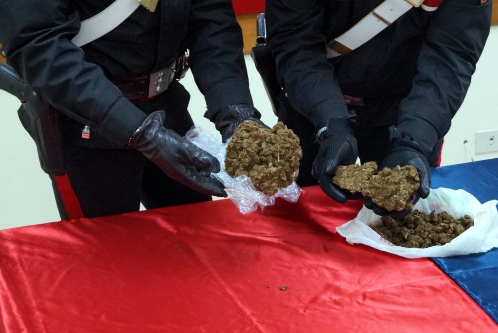 A spasso con mezzo chilo di droga, arrestato dai carabinieri di Faenza