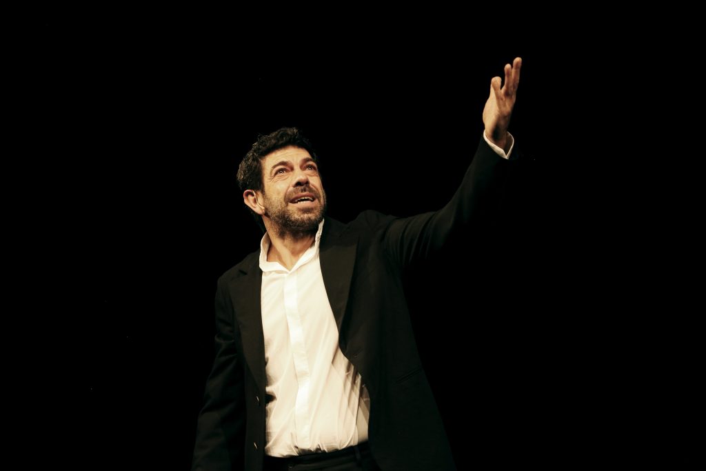 Al teatro “Ebe Stignani” lo spettacolo di Pierfrancesco Favino
