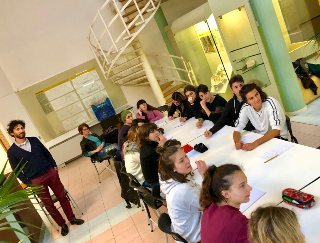 Riccione, gli studenti del liceo alla scoperta dei reperti del Museo del Territorio