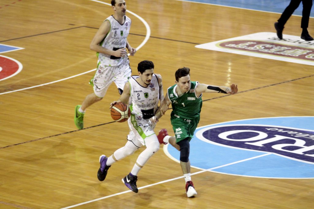 Basket, la Raggisolaris si aggiudica il derby contro l’Orva. Ora è a soli due punti dalla prima