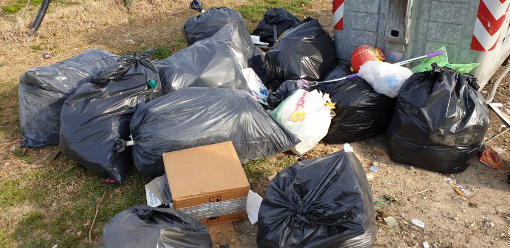 Abbandono dei rifiuti, la Polizia locale faentina sanziona 22 “zozzoni”