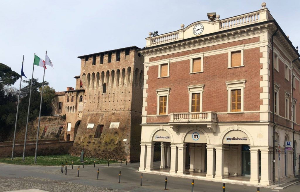 Lugo, lo storico locale di piazza Baracca 1 ospita la nuova sede di Banca Mediolanum