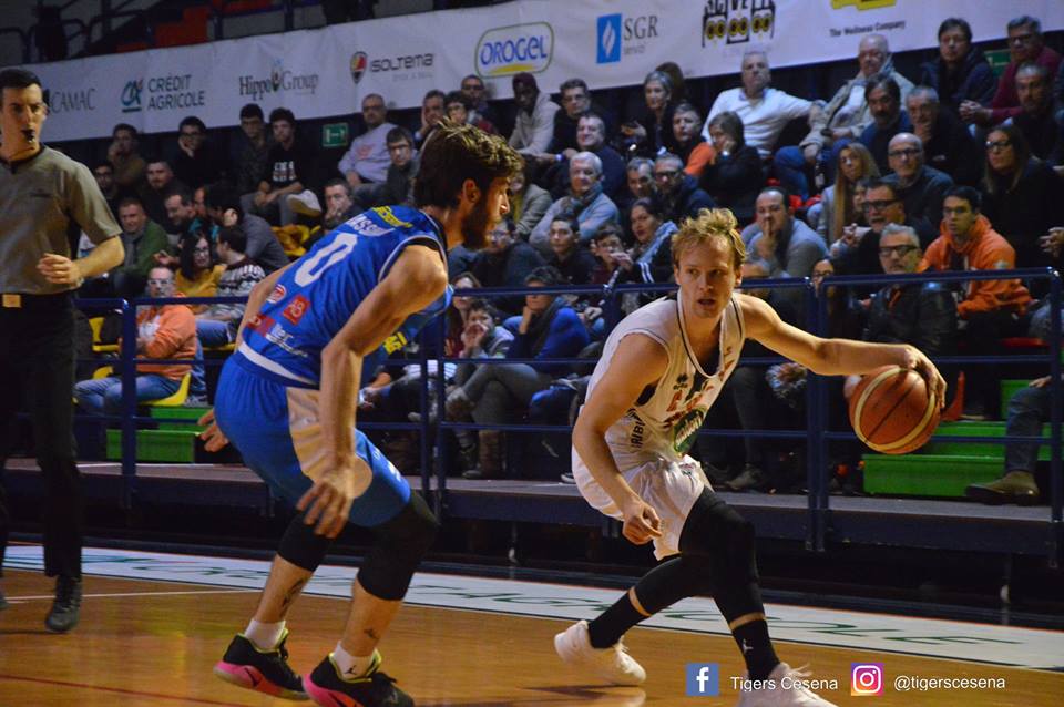 Basket, Cesena perde in casa contro Ozzano
