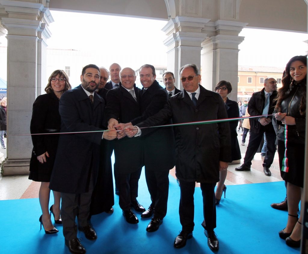 Taglio del nastro per la nuova sede di Banca Mediolanum