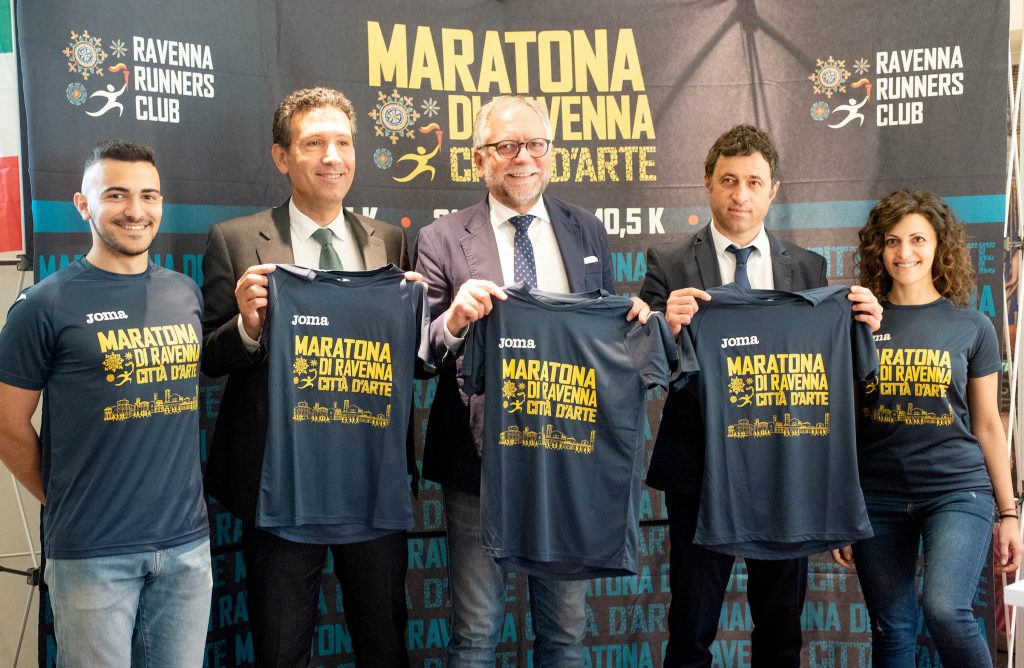 Blu e oro, la nuona t-shirt Joma per Maratona di Ravenna 2019