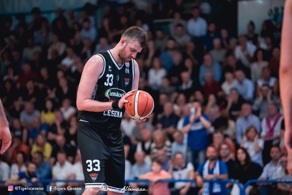 Basket, la Amadori Tigers vince sul finale la gara 2 della finale Playoff
