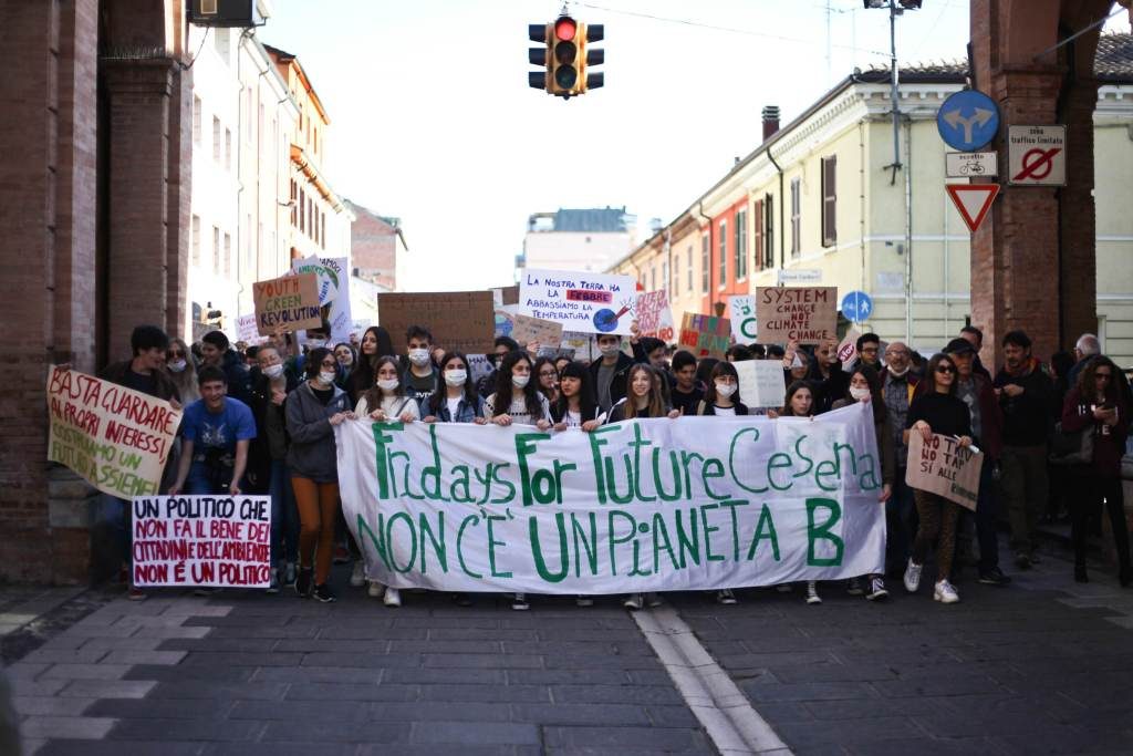 A Cesena gli studenti protestano ancora per il Fridays for future