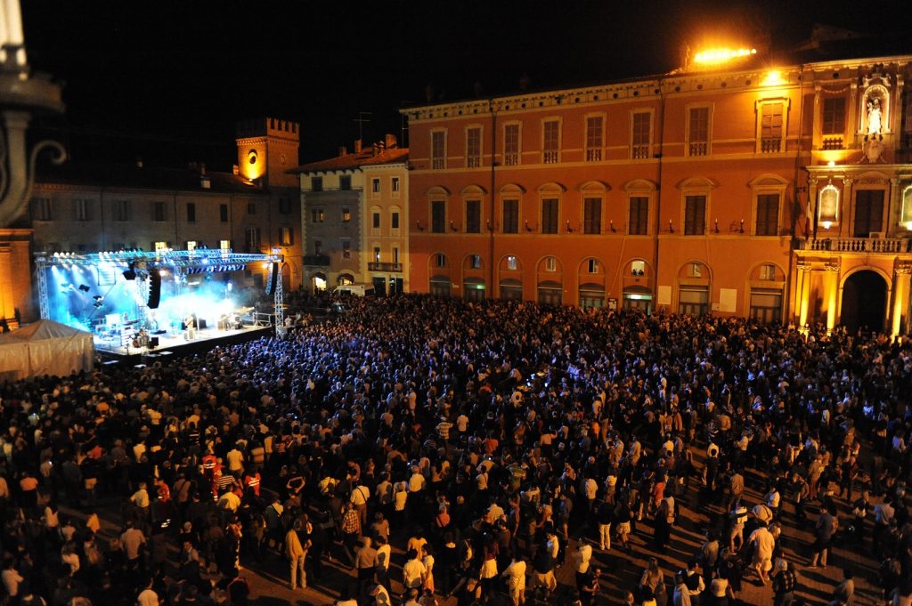 Festa in centro per Imola in musica. Tra gli ospiti ci sono Elio e Noemi