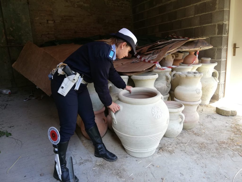 Litiga con un automobilista e lo investe. I vigili di Faenza denunciano un 86enne per lesioni