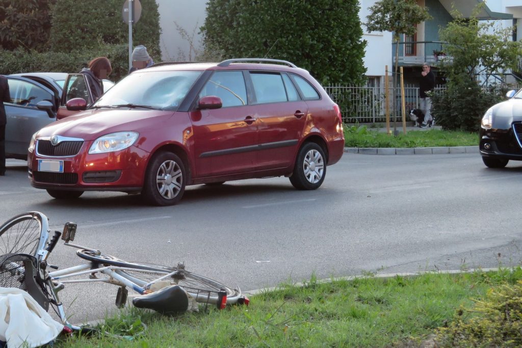 Faenza, scontro auto-bici, grave un’anziana
