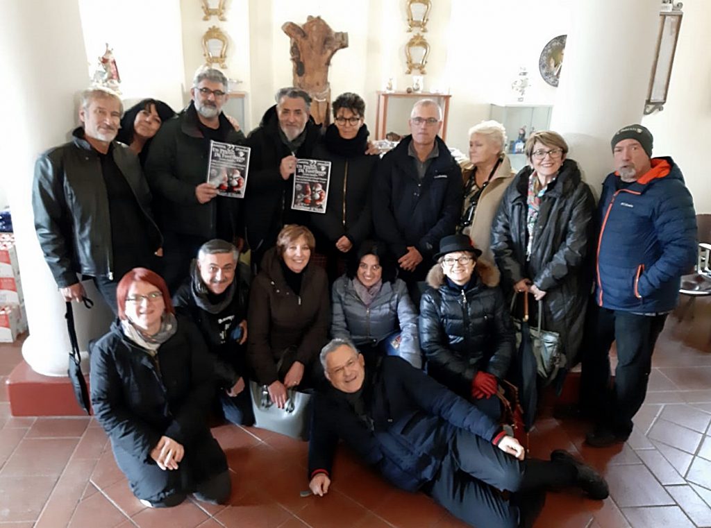 Lugo, generi alimentari e prodotti della casa donati alla Parrocchia della Collegiata