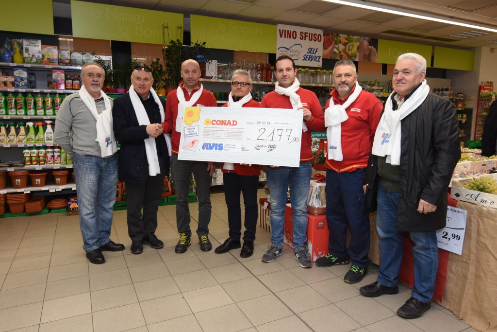 I Conad di Cesena donano 2.177 euro all’Avis