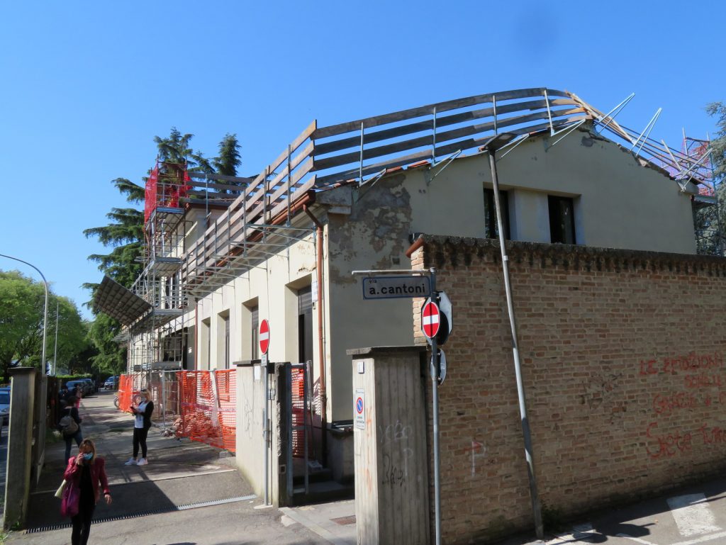 Faenza, crolla il tetto del Distretto Sanitario con gli uffici aperti. Nessun ferito