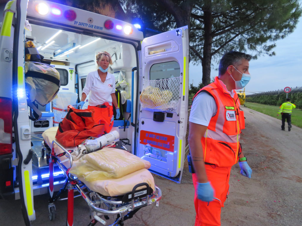Faenza, tragico schianto, nella notte muore un 35enne in bicicletta lungo la via Emilia