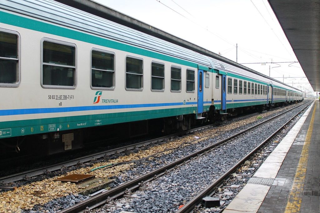 Treni. Linea Ravenna-Rimini con fermate in ogni località