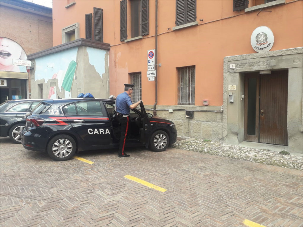 Si finge funzionario Inps per ottenere informazioni private