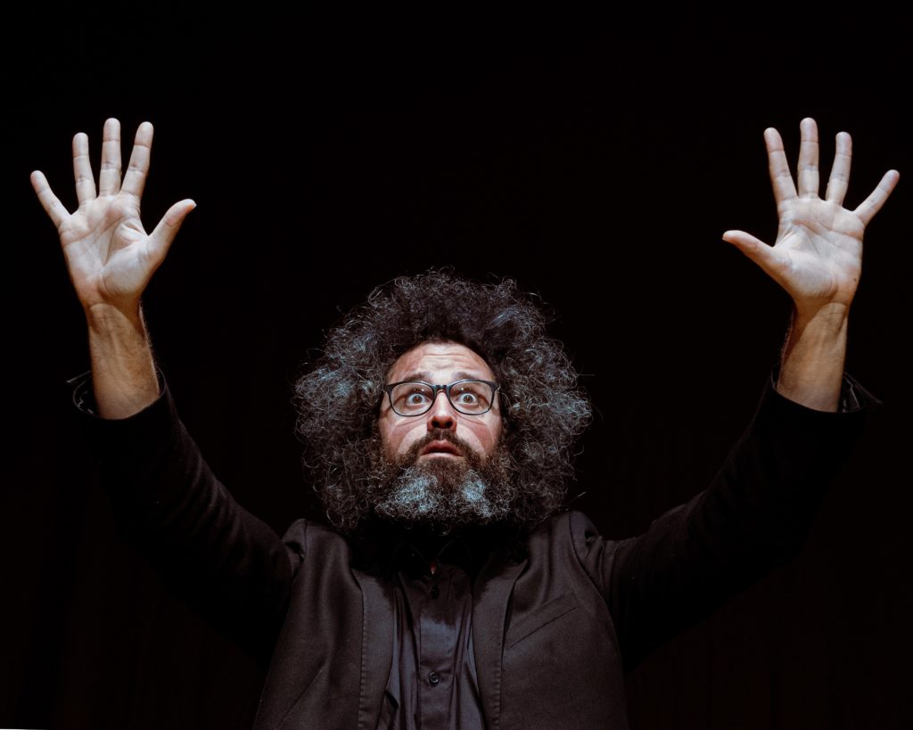 Inaugura la stagione teatrale di Forlì con Simone Cristicchi