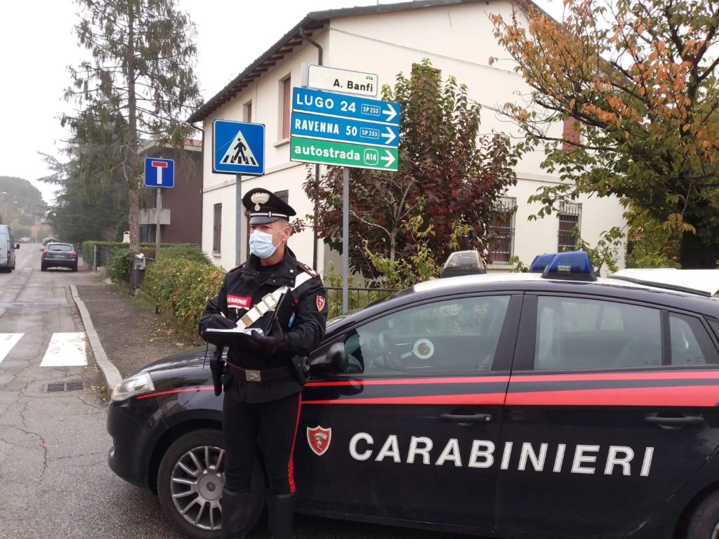 Imola, la figlia si toglie la vita e il padre conserva il corpo in una vasca da bagno: denunciato 77enne