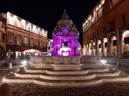 La Fontana Masini si illumina di viola per i bimbi nati prematuri e le loro famiglie