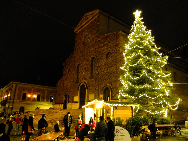 Natale a misura di bambino: teatro, magia, clown e giocolieri nel centro di Faenza