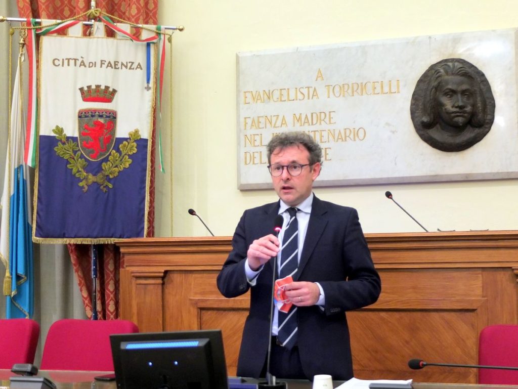 “La scuola è la nostra priorità, chiedo un gesto di responsabilità alle associazioni sportive e alle famiglie”