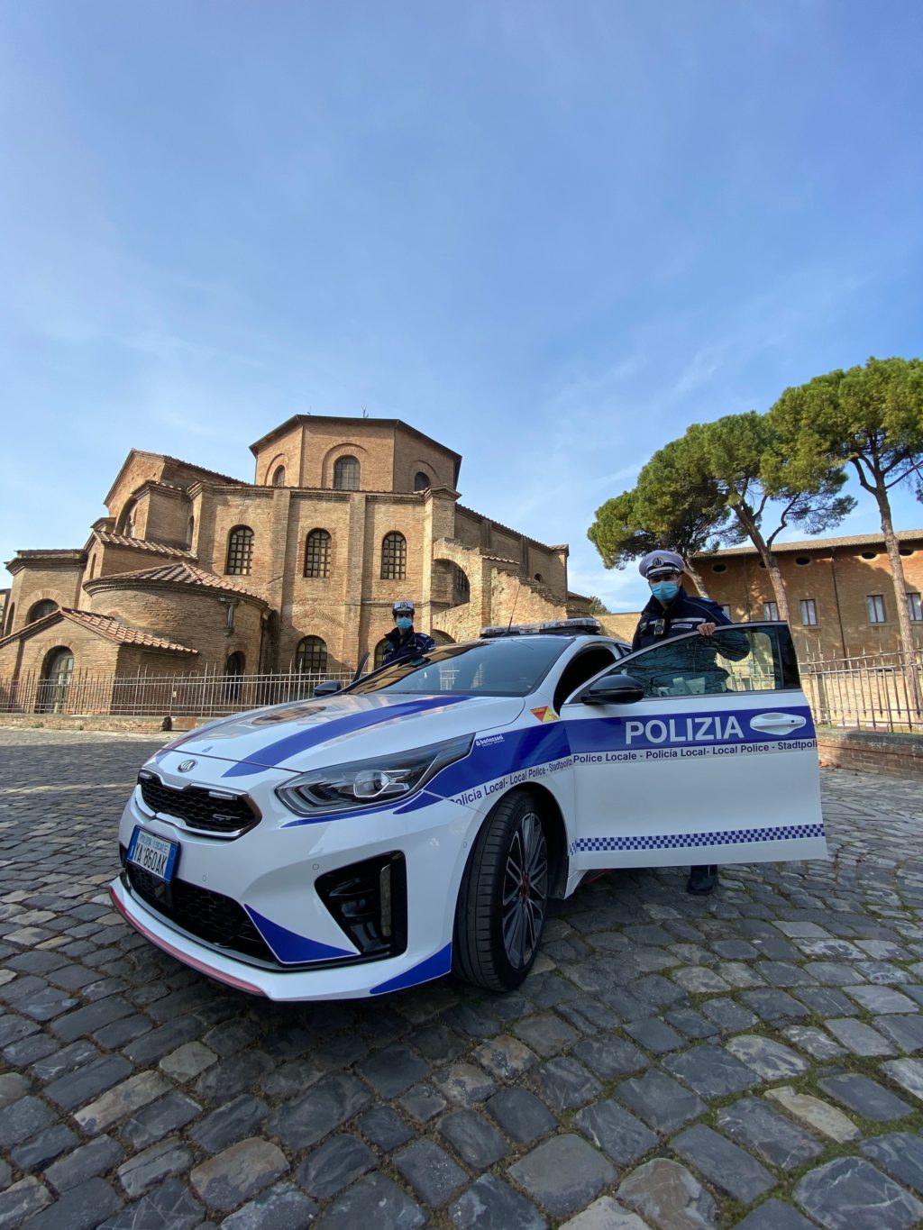 Polizia locale: aperitivi sul retro del bar, disposta la chiusura provvisoria