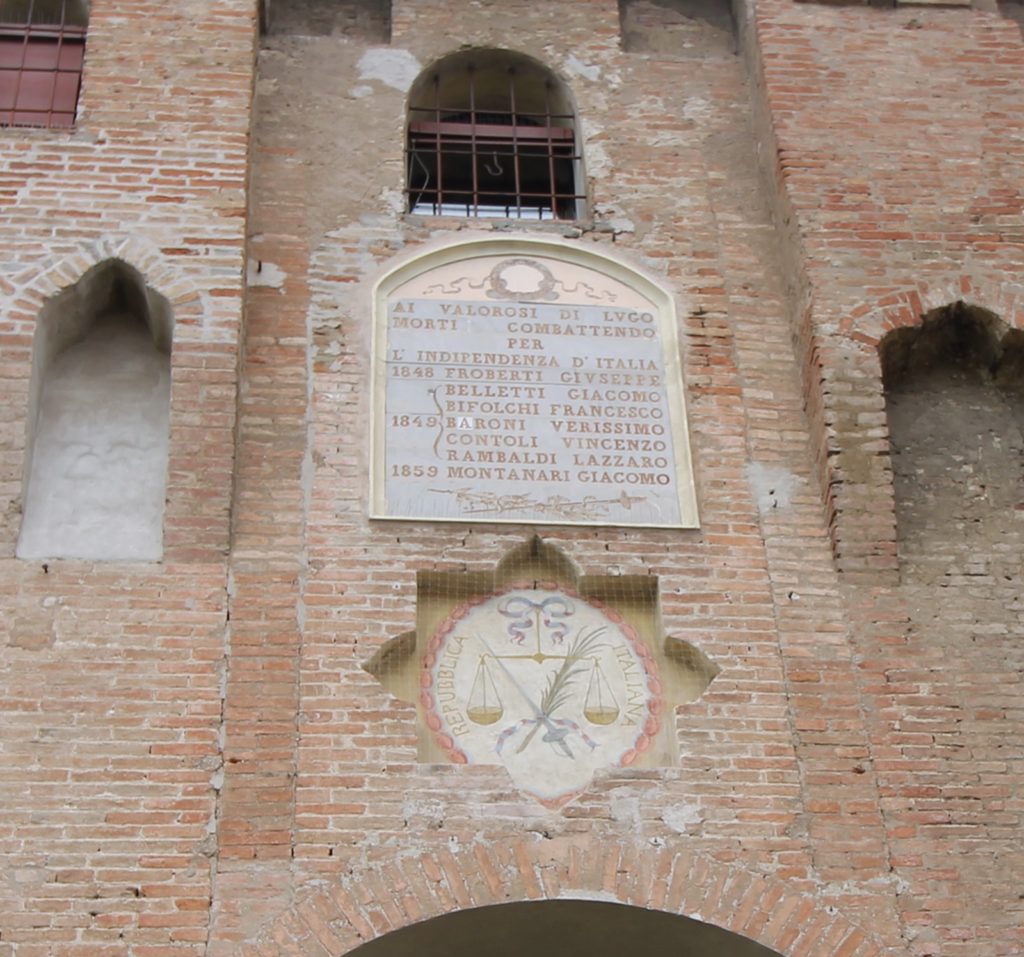Completato il restauro dello Stemma della prima Repubblica Italiana all’ingresso della Rocca di Lugo