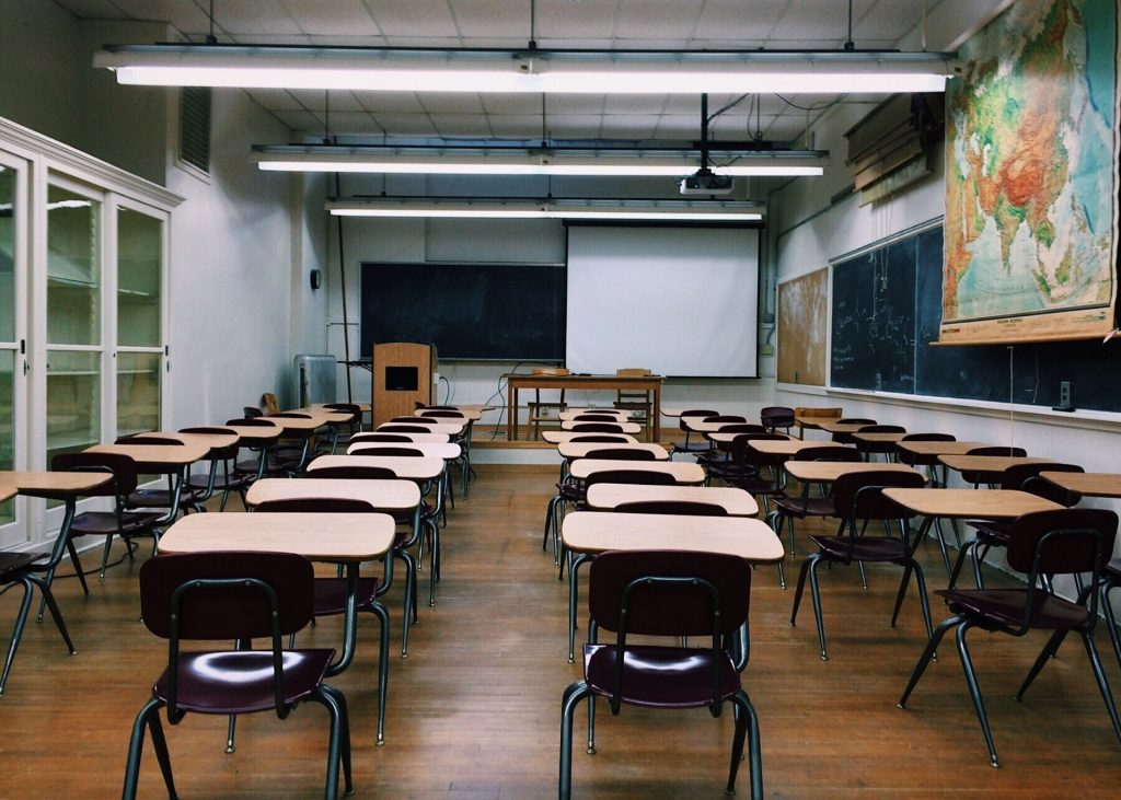 Riccione, parte il bando contributi per i libri di testo scolastici