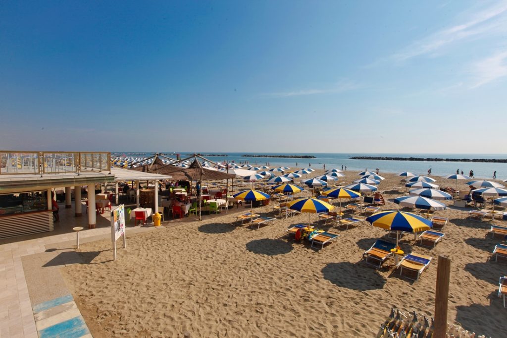 RIVIERA ROMAGNOLA: PROLUNGATO IL SERVIZIO DI SALVAMENTO NELLE SPIAGGE