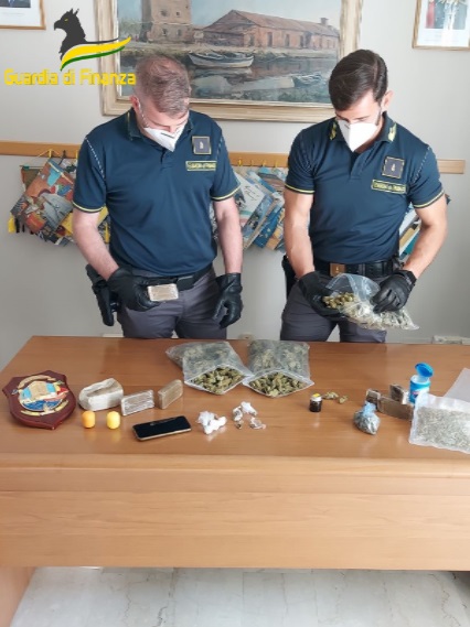 SAVIO: OLTRE UN CHILO DI DROGA NELLA CASA DEL CUOCO, ARRESTATO
