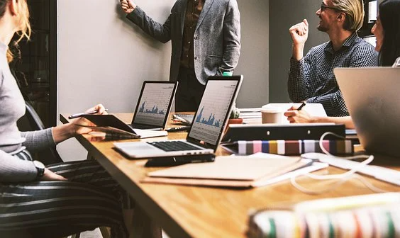 Lavoro: i partiti puntano alla riforma, le proposte a confronto con Lablaw