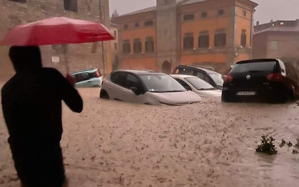 LA PROTEZIONE CIVILE DELL’EMILIA-ROMAGNA AIUTA LE POPOLAZIONI COLPITE DAL MALTEMPO NELLE MARCHE