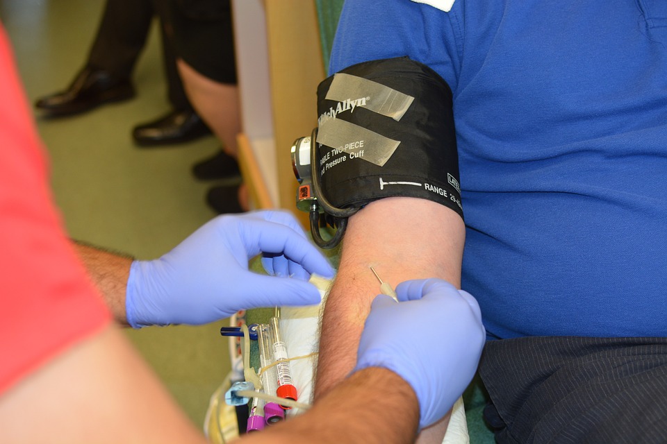 Donazione di sangue, nella nuova campagna di comunicazione radio e social della Regione l’appello dell’assessore Donini: “Con un piccolo gesto puoi salvare una vita. Oggi più che mai, ricordati di donare”