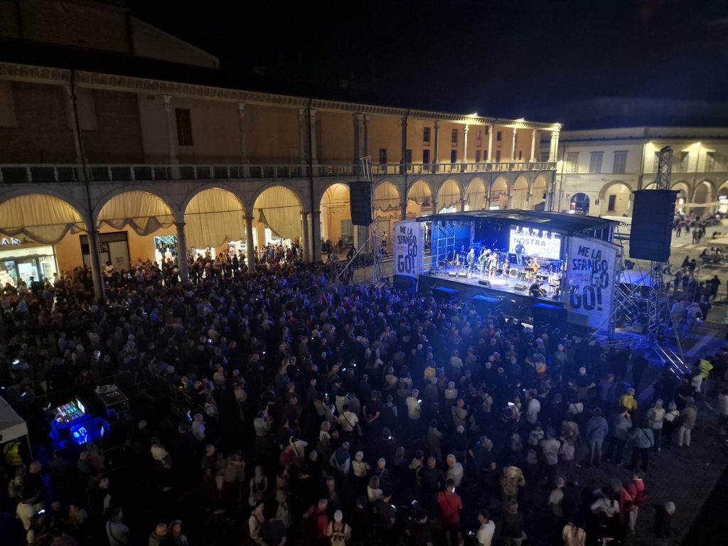 FAENZA: IN MIGLIAIA IN PIAZZA PER CELEBRARE I VOLONTARI