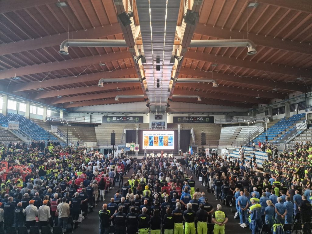 FAENZA: AL PALA CATTANI OLTRE 2000 PERSONE PER RICORDARE L’ALLUVIONE