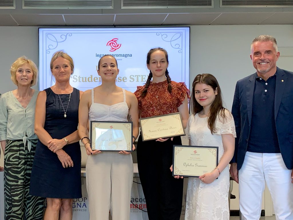 LEGACOOP ROMAGNA CELEBRA LA GIORNATA DELLA DONNA CON 3 BORSE DI STUDIO PER STUDENTESSE “STEM”