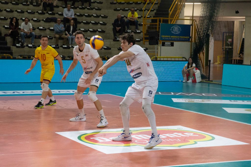 VOLLEY RAVENNA: UNA CONSAR INCEROTTATA PERDE A MACERATA E CONCLUDE LA SUA STAGIONE