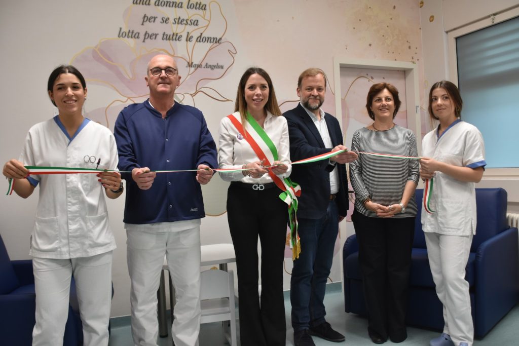 OSPEDALE DI FORLÌ: INAUGURATA LA “STANZA DELL’ ACCOGLIENZA” PER DONNE VITTIME DI VIOLENZA
