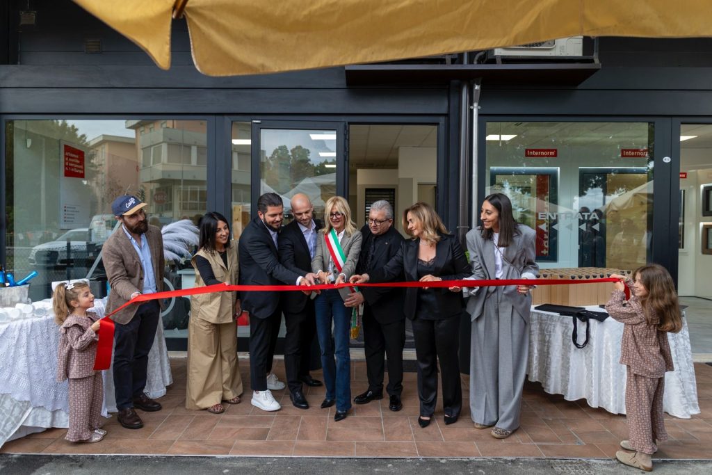 FORLÌ: INAUGURATO IL NUOVO SHOWROOM DI SERRAMENTI ED INFISSI DI ARTIGIANA PLAST